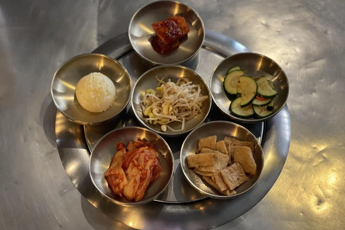 Don Dae Bak小菜品种多样，道道可口。（黄靖晶摄）