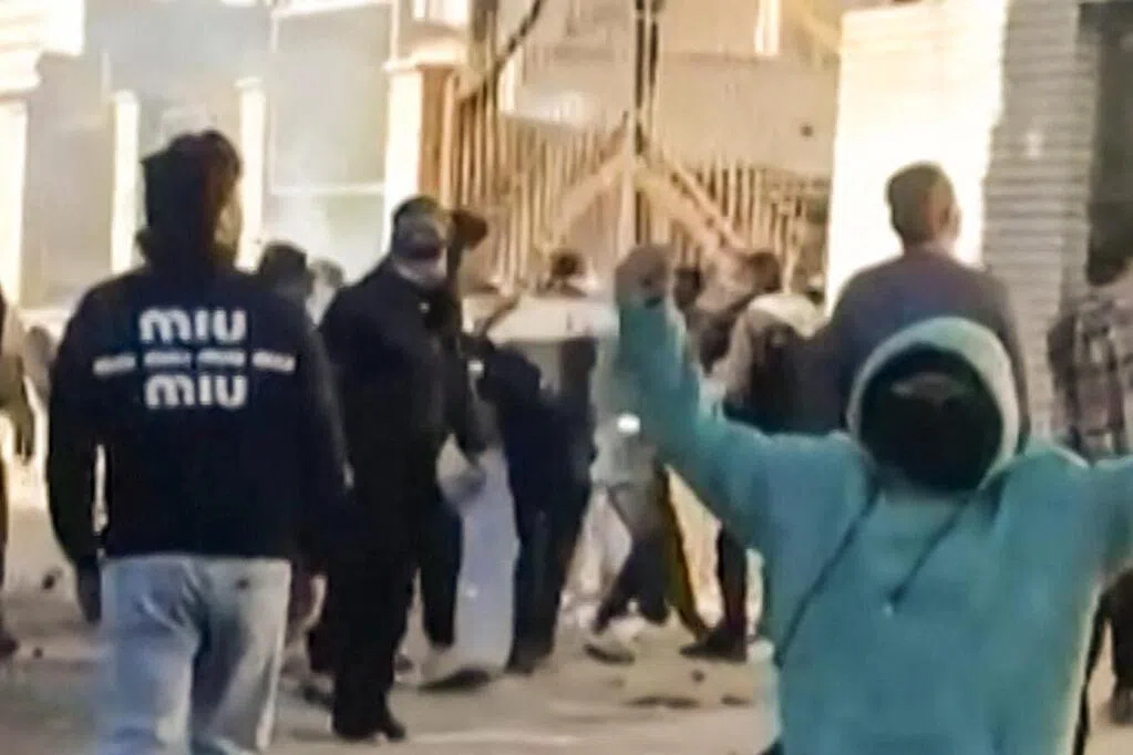 哈梅内伊强硬表态：伊朗绝不屈服于美国压力