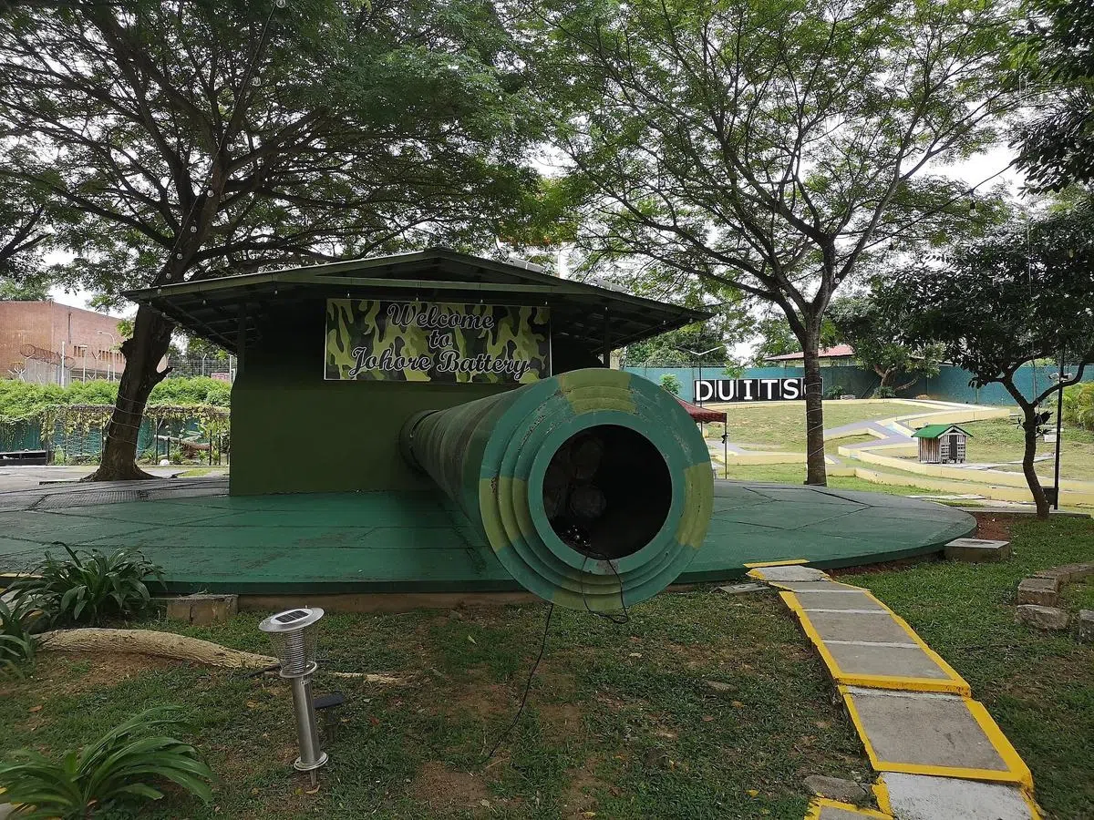 柔佛炮台的大炮与炮弹都是复制品，坑道也已封堵不对外开放。（厂商提供照片）