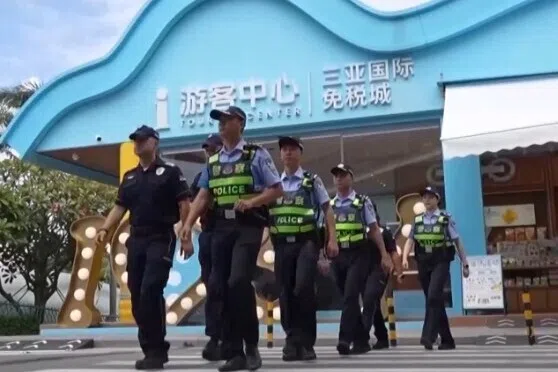 中国和塞尔维亚在海南联合警务巡逻