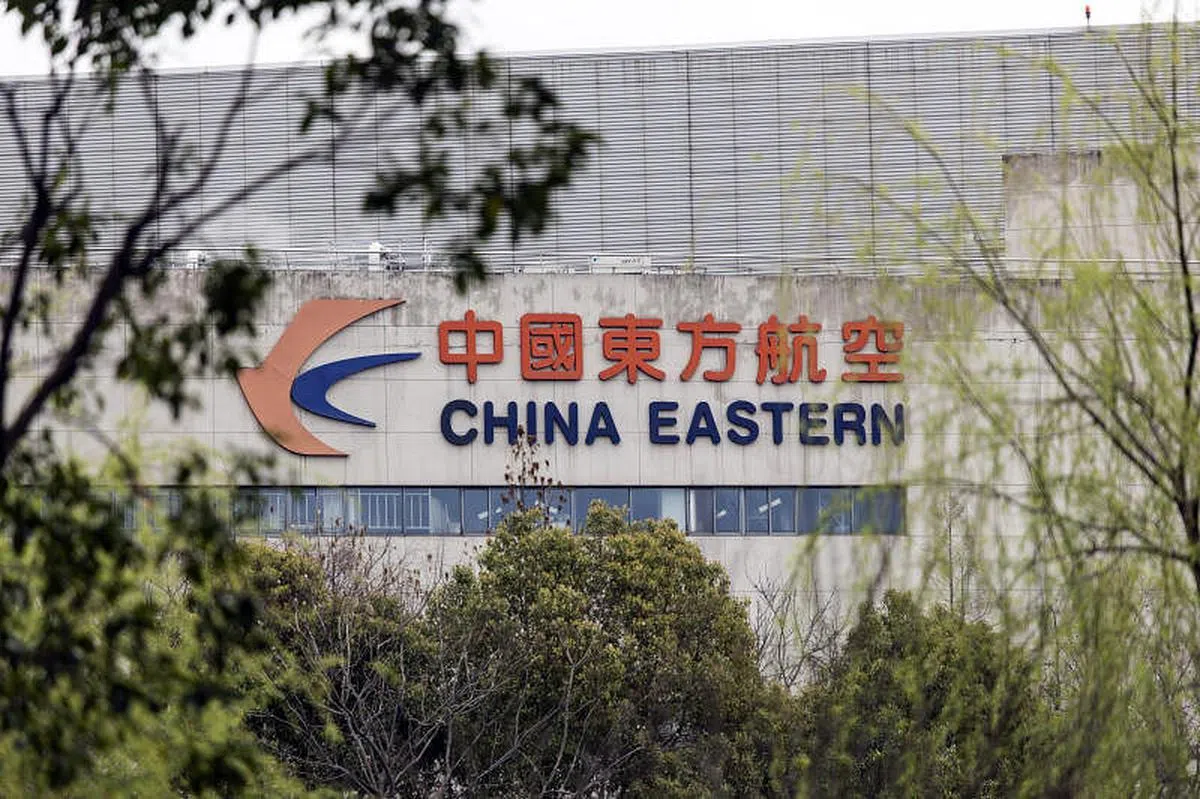 东航权威人士昨晚针对网传“严控维修费”的说法辟谣，称消息失实。（彭博社）