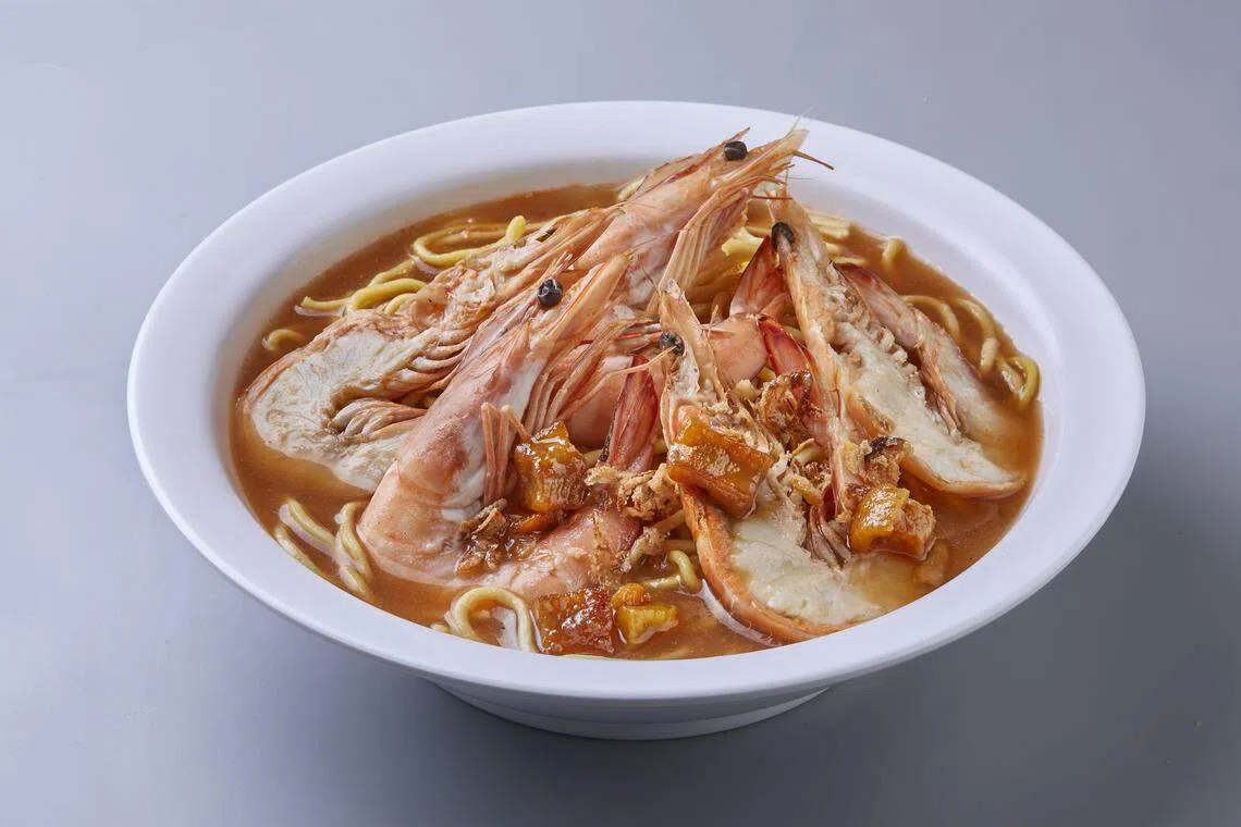 超级大虾面是豪华版虾面，选用新鲜大虾烹煮。（品牌提供）