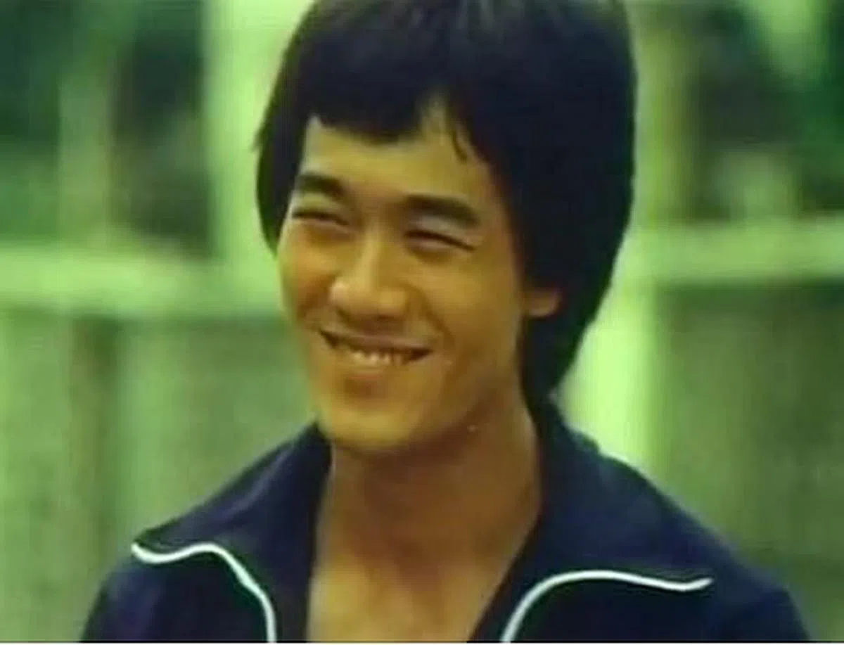 黎小龙的脸形、身材与李小龙相近。（互联网）