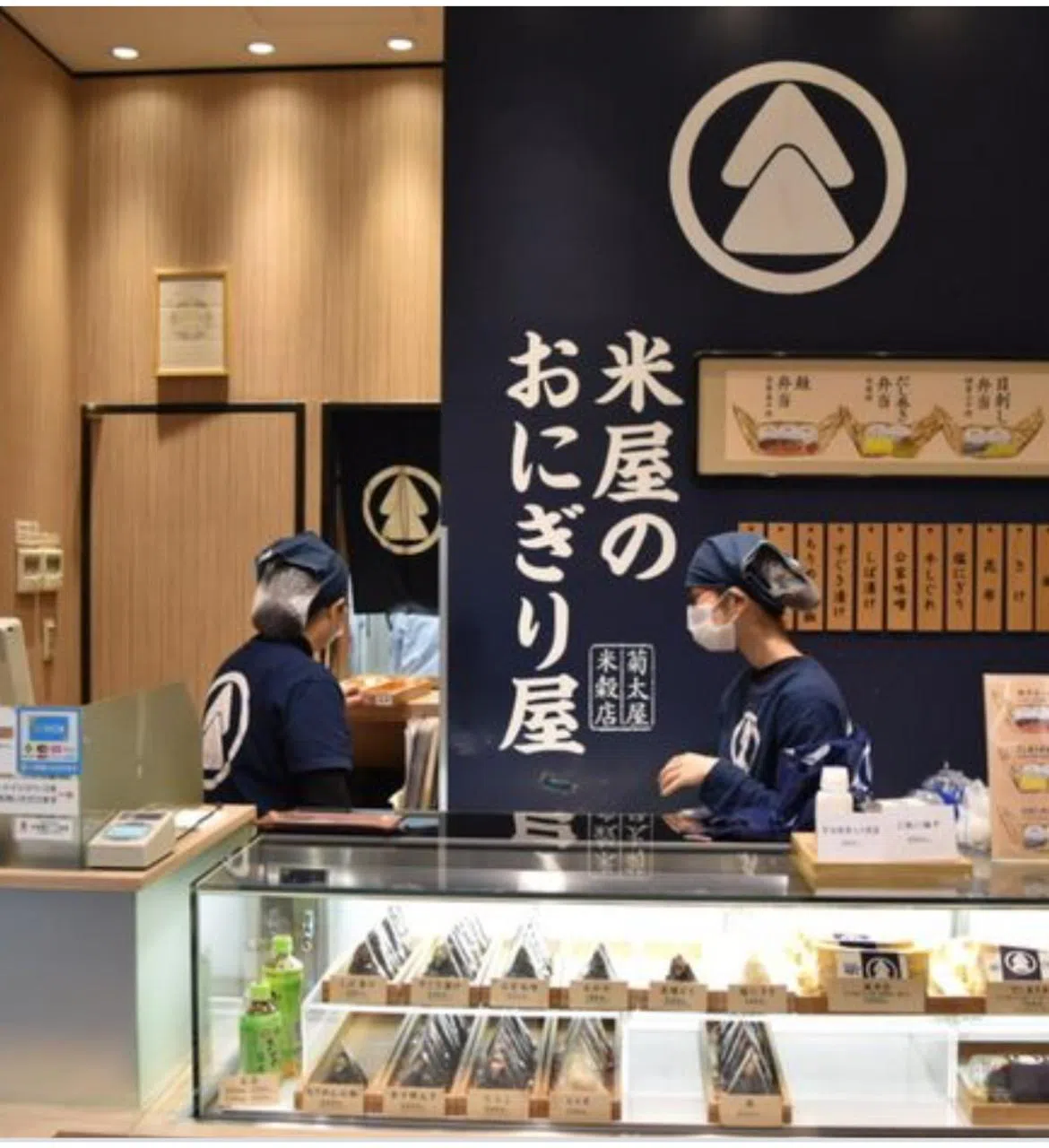 日本饭团专卖店如雨后春笋般涌现，带动大米销量。（互联网）
