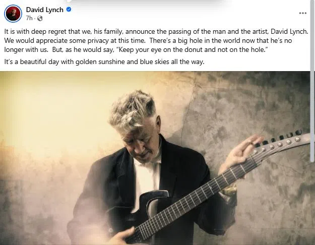 David Lynch的家人在脸书上公布了他离世的消息。（脸书截图）