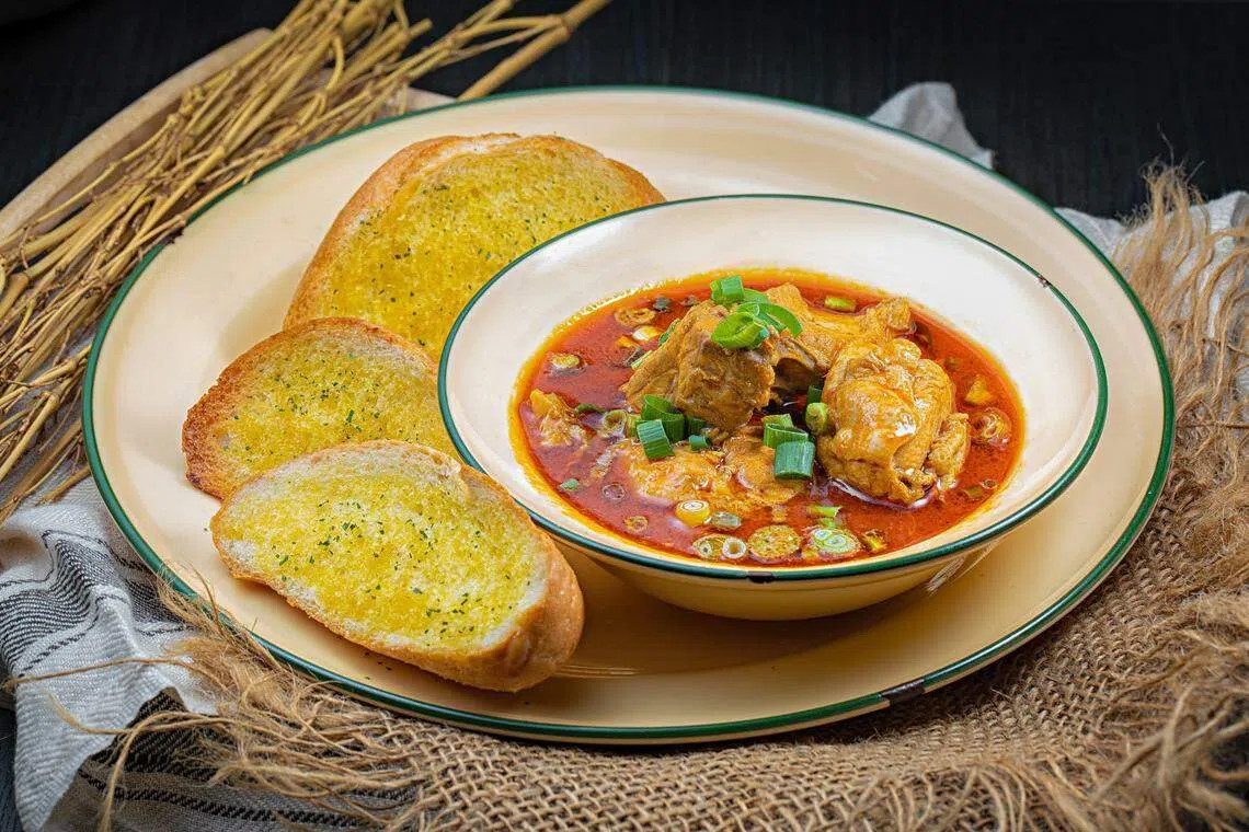 “大南洋”新推出的咖喱鸡面包。（餐馆提供）