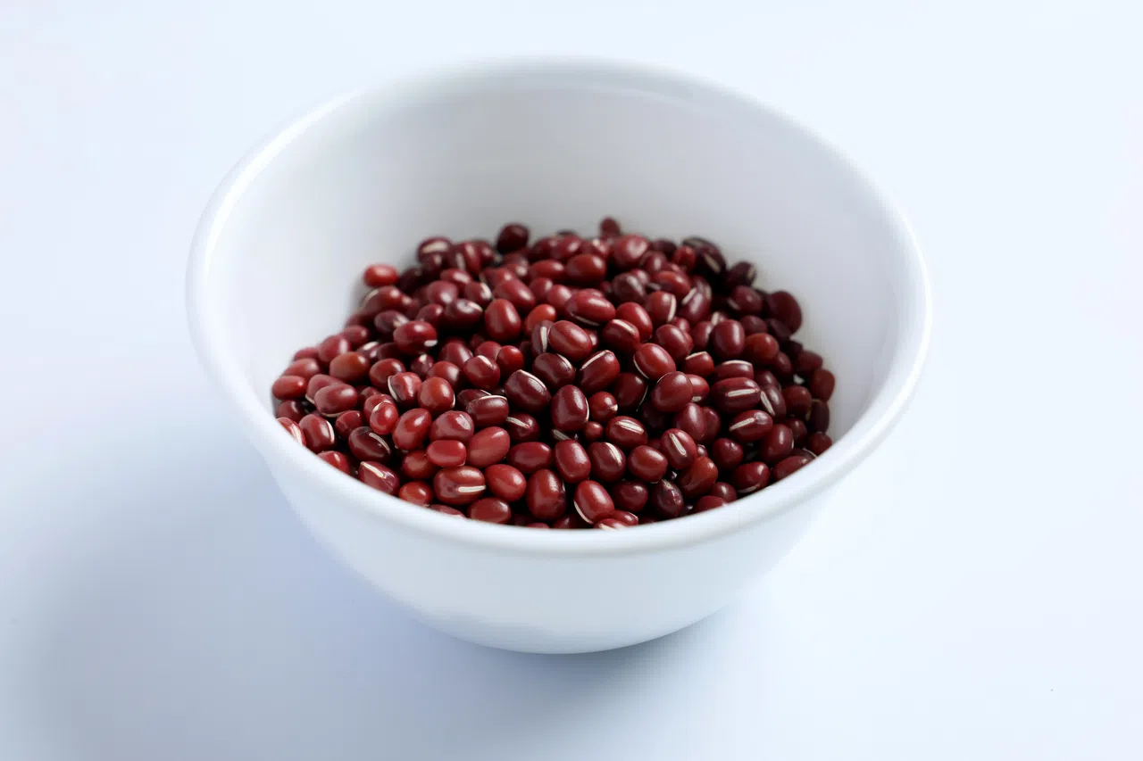 红豆富含蛋白质，多种矿物质如钙、铁、钾，以及膳食纤维等，对健康大有裨益。（龙国雄摄）