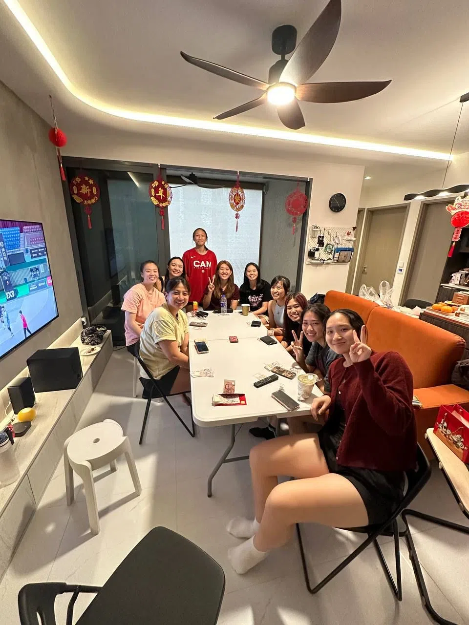 邓翠婷和队友们在日常训练之外，也会相约吃饭与聚餐。（邓翠婷提供）