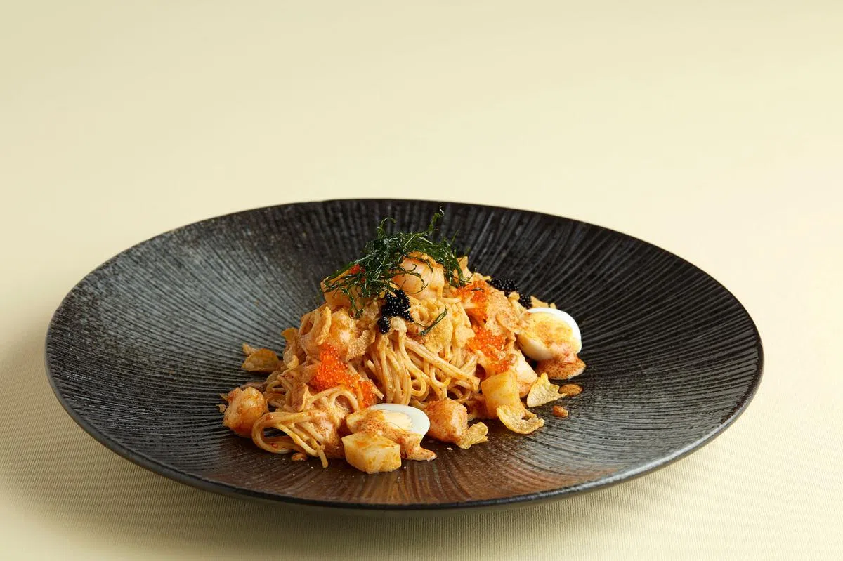 七公馆的海鲜叻沙面。