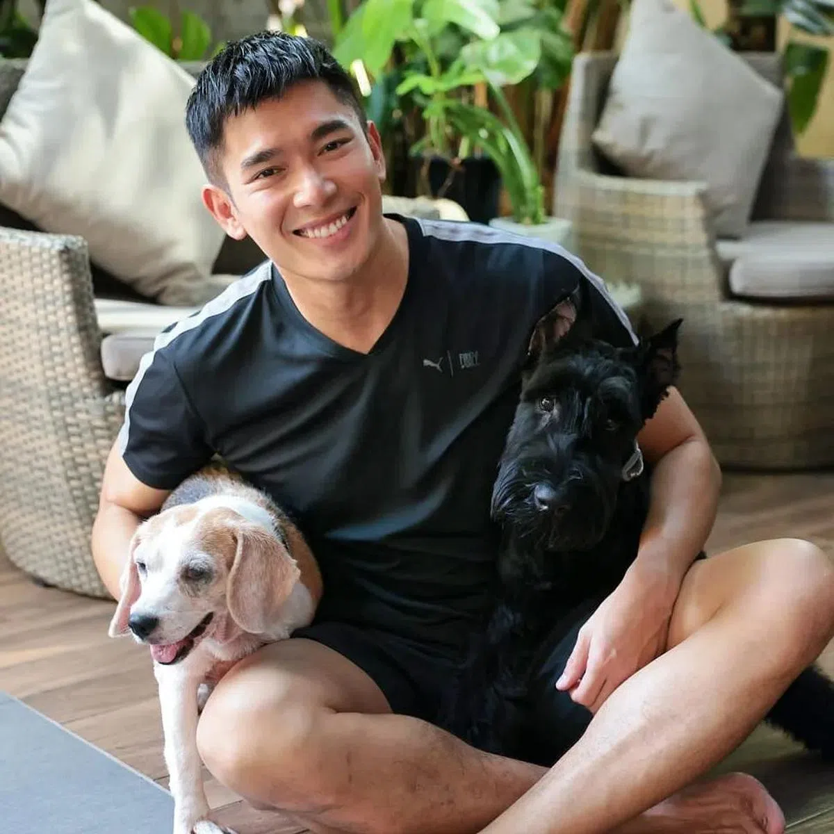 黄俊雄会和同事分享“汗臭手表”，就不知道谁那么“幸运”？（取自IG）