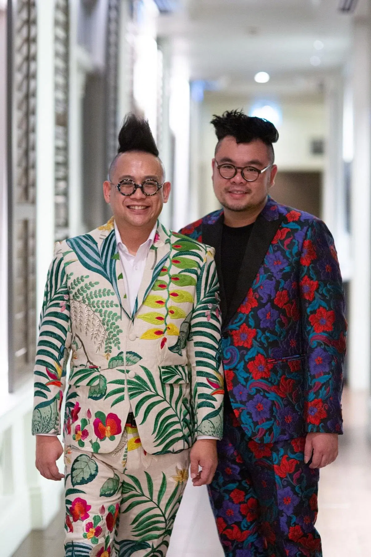 非盈利艺术组织The Ryan Foundation Limited创办人兼董事司晏窿（右）和董事陈志鸣（左）今天向《KAWS：假日》香港主办方发出法庭禁令。（Aldrick Saw提供）