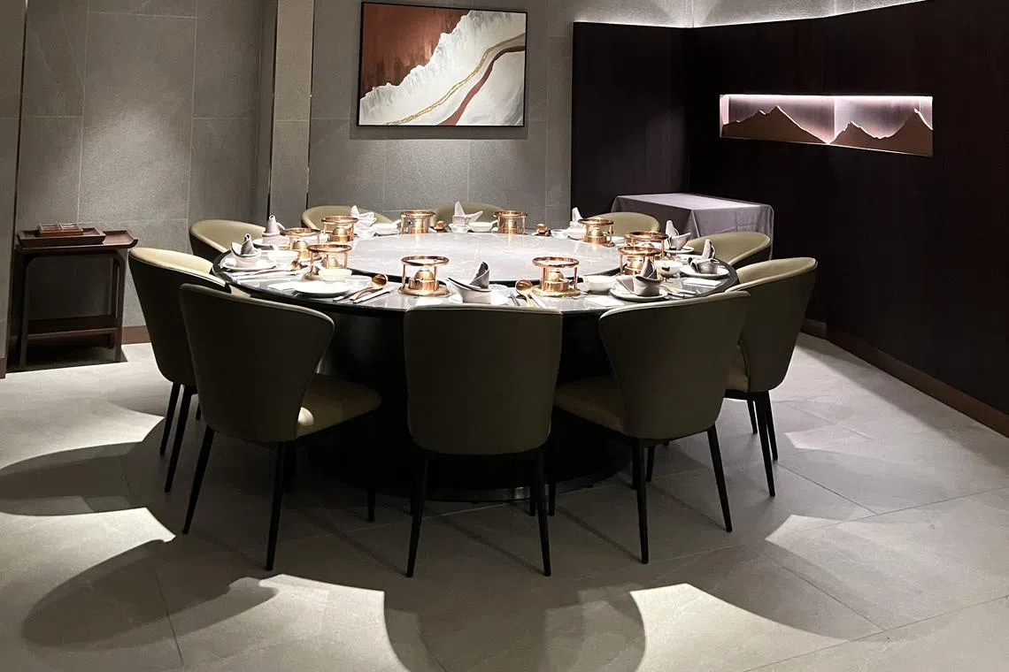 乌节先得坊的美滋锅尊鲜有七间厢房，可享用个人锅，以及独家汤底和肉类拼盘。（陈爱薇摄）