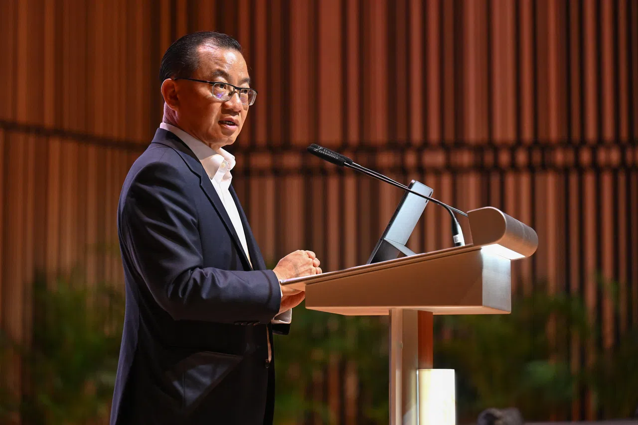 国会议长谢健平提醒年轻人，在处理种族话题时，要能多方理解和接受不同观点，允许多元意见百花齐放，同时也要批判性地审视社交媒体上的信息。（海峡时报）