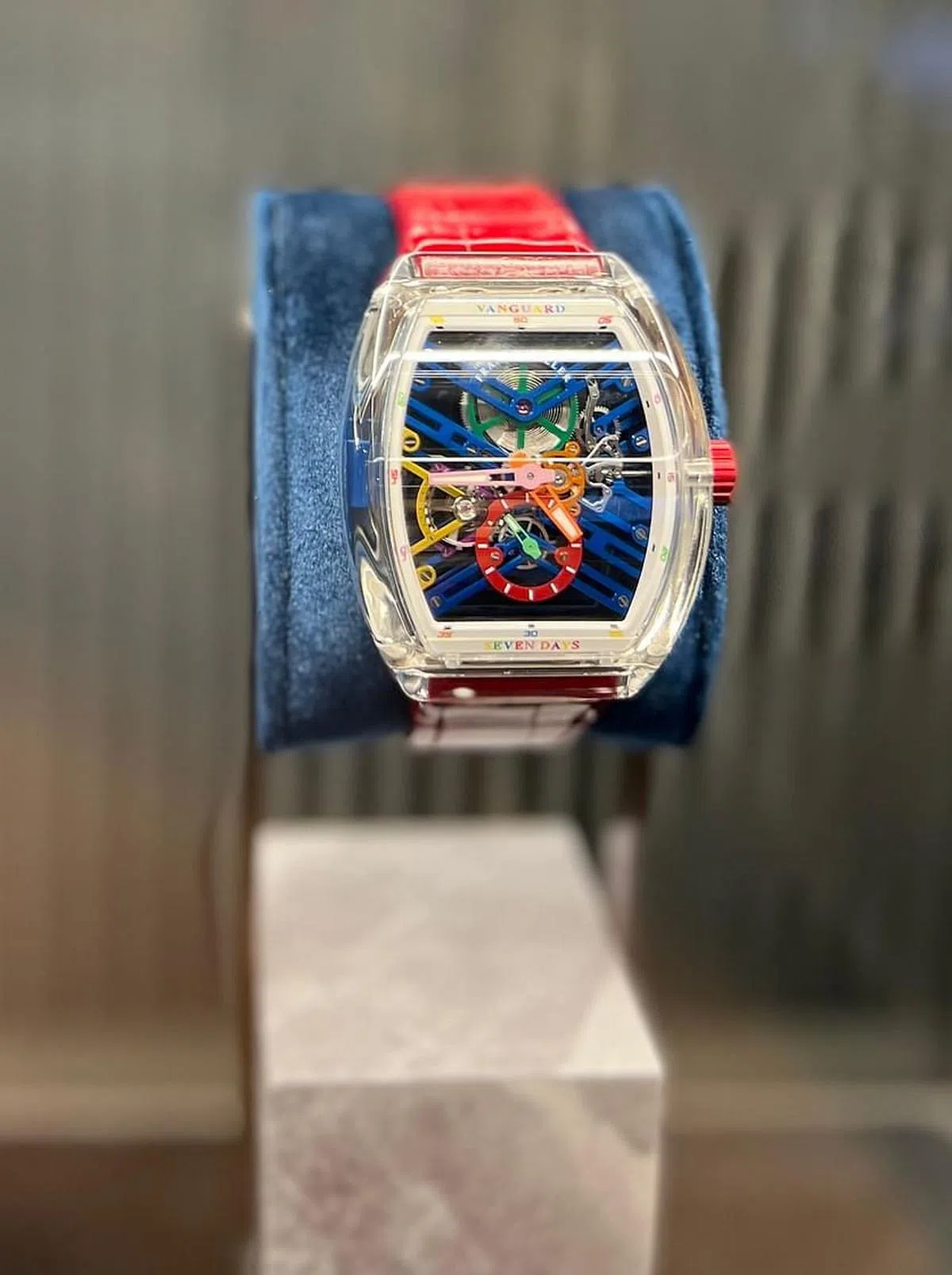 价值$237,600的Vanguard Sapphire Skeleton Colour Dream一展出就被藏家收购。（高登钟表提供）