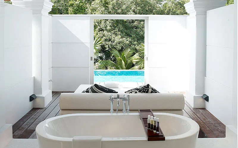 在外岛的豪华酒店享受奢华度宅假，别有一番情趣。（图/圣淘沙安曼纳圣殿度假酒店提供） 