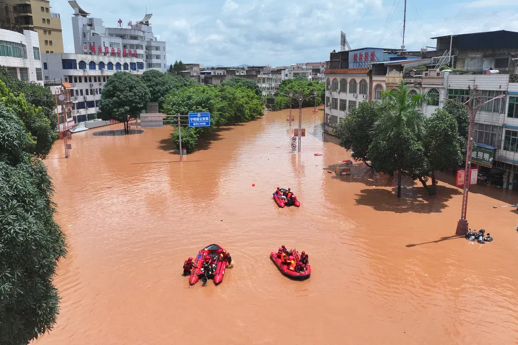 台风“紫檀”在广东湛江第三次登陆中国沿海