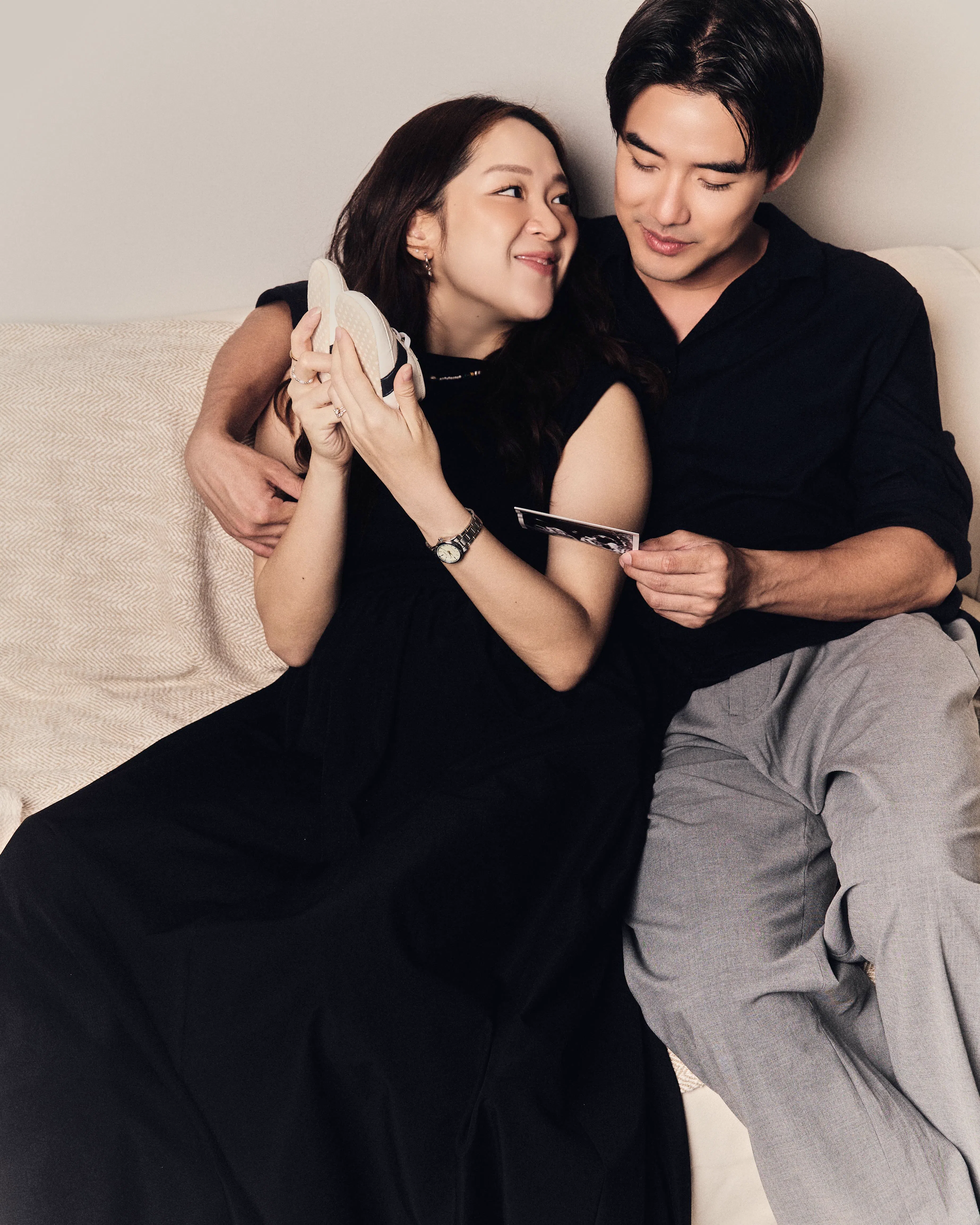 黄超群（右）和老婆已经为孩子想好中英文名字。（受访者提供）