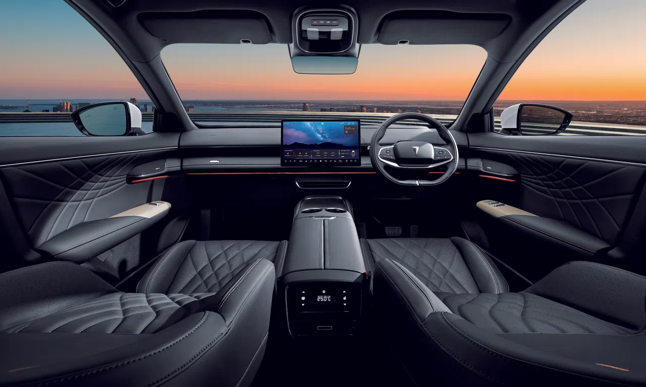 前排座椅配备通风和加热功能，坐垫厚实，非常舒适。（车商提供）