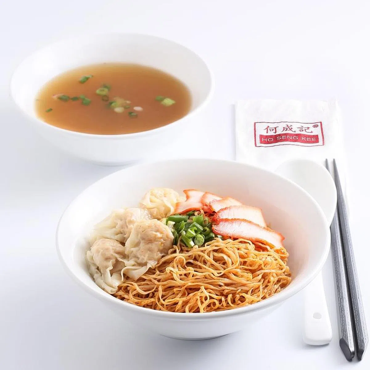 马来西亚何成记云吞面将真空速冻包装的云吞面进口到本地售卖。（何成记云吞面提供）
