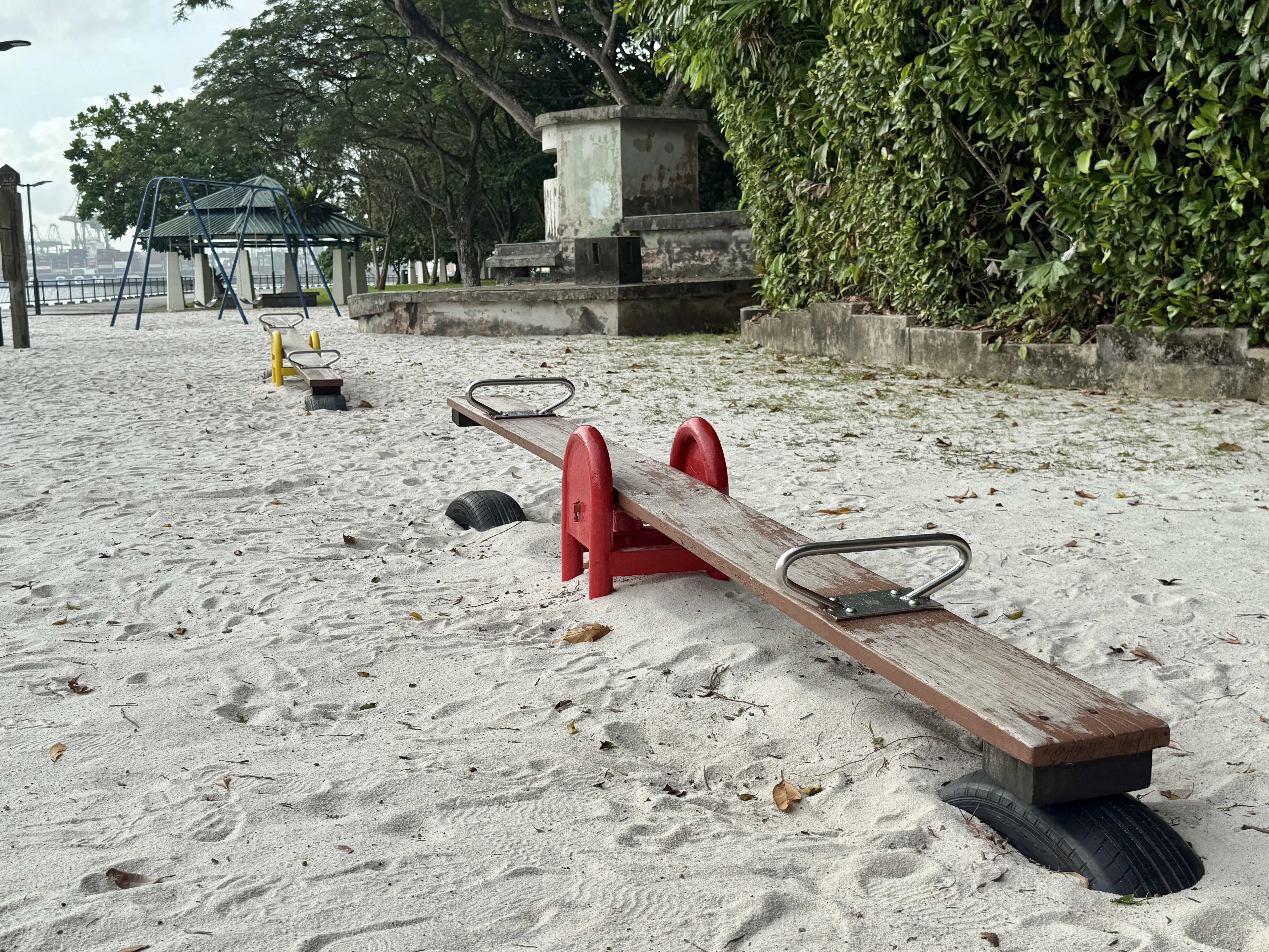 拉柏多公园里有并不常见的沙地游乐场。（陈映蓁摄）