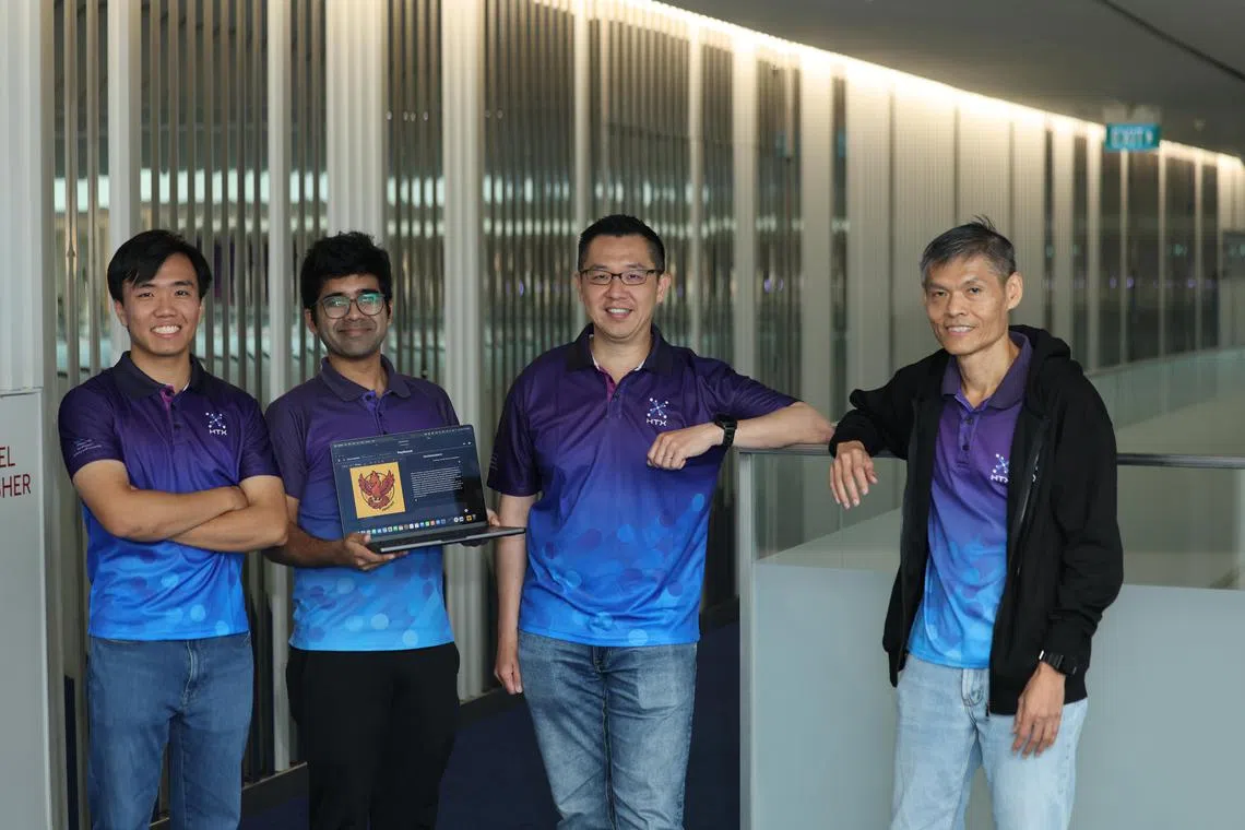 Q团队人工智能研发工程师汪嘉乐（左起）、首席工程师阿尔卡、内政科技局助理局长（数码与企业组）兼首席人工智能官洪志伟、Q团队署长黄义华。（梁麒麟摄）