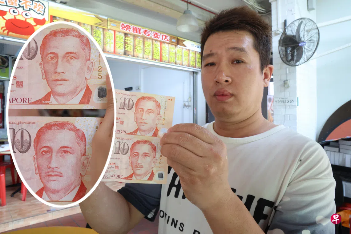 21 Seafood厨师张晓海收到钞票时并未逐张比对，过后给其他顾客找钱时才发现异样。 （郑一鸣摄）