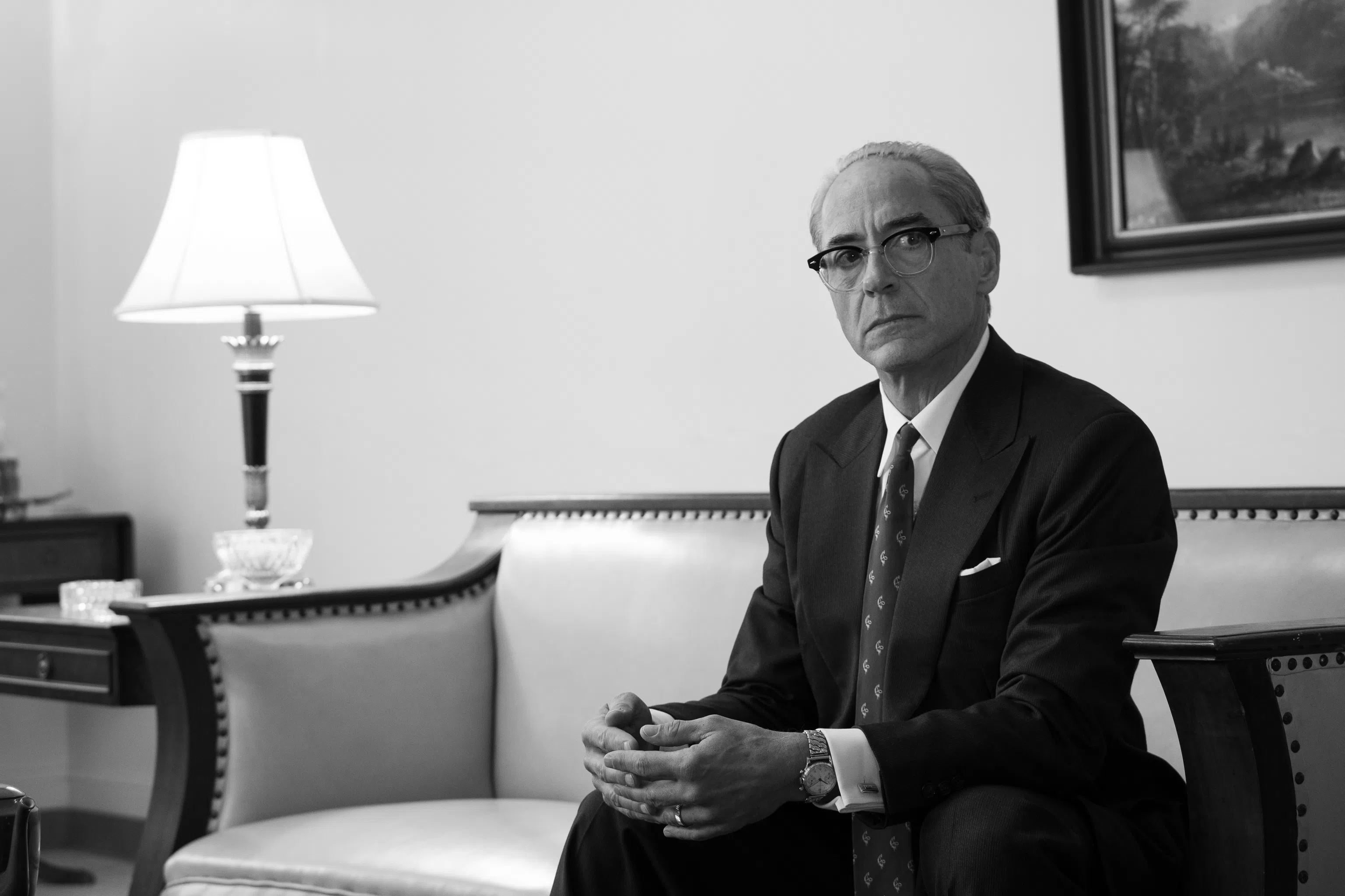 小劳勃道尼在《奥本海默》的造型认不出是他。（联邦影业提供）