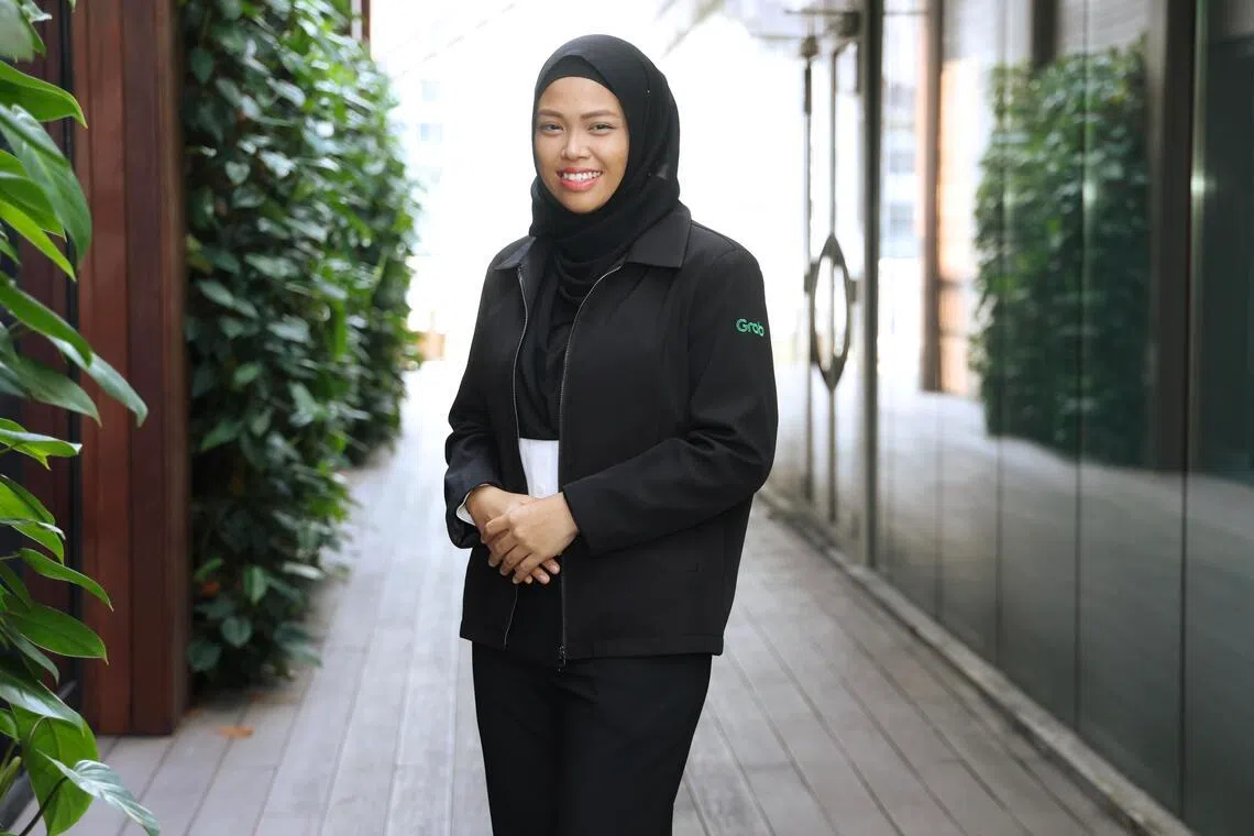 担任私召车平台司机，苏菲亚的工作时间比较弹性，白天可以照顾孩子，晚上再开车进行接送服务，赚取收入。（郑一鸣摄）