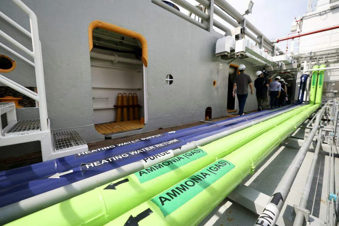 Fortescue Green Pioneer上的燃料输送管道。（郑一鸣摄）