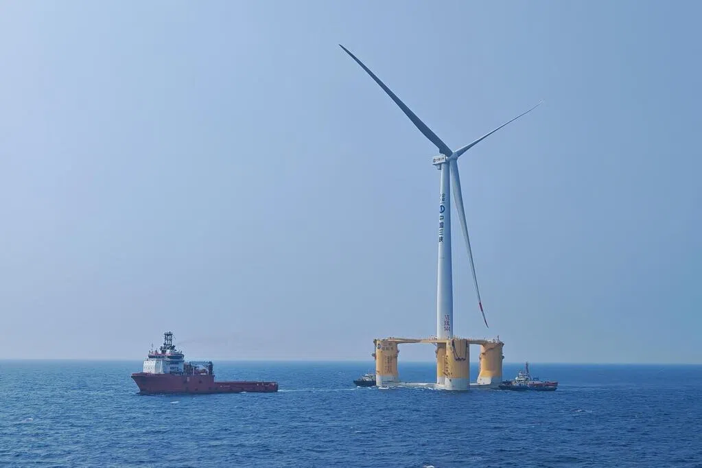 中国安装完成全球单机容量最大漂浮式海上风电平台
