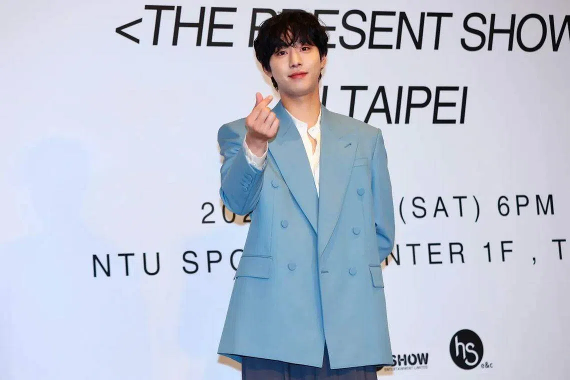 安孝燮星期五（18日）在台北举行记者会，透露自己喝了金门高粱，被媒体大赞酒量好。（互联网）