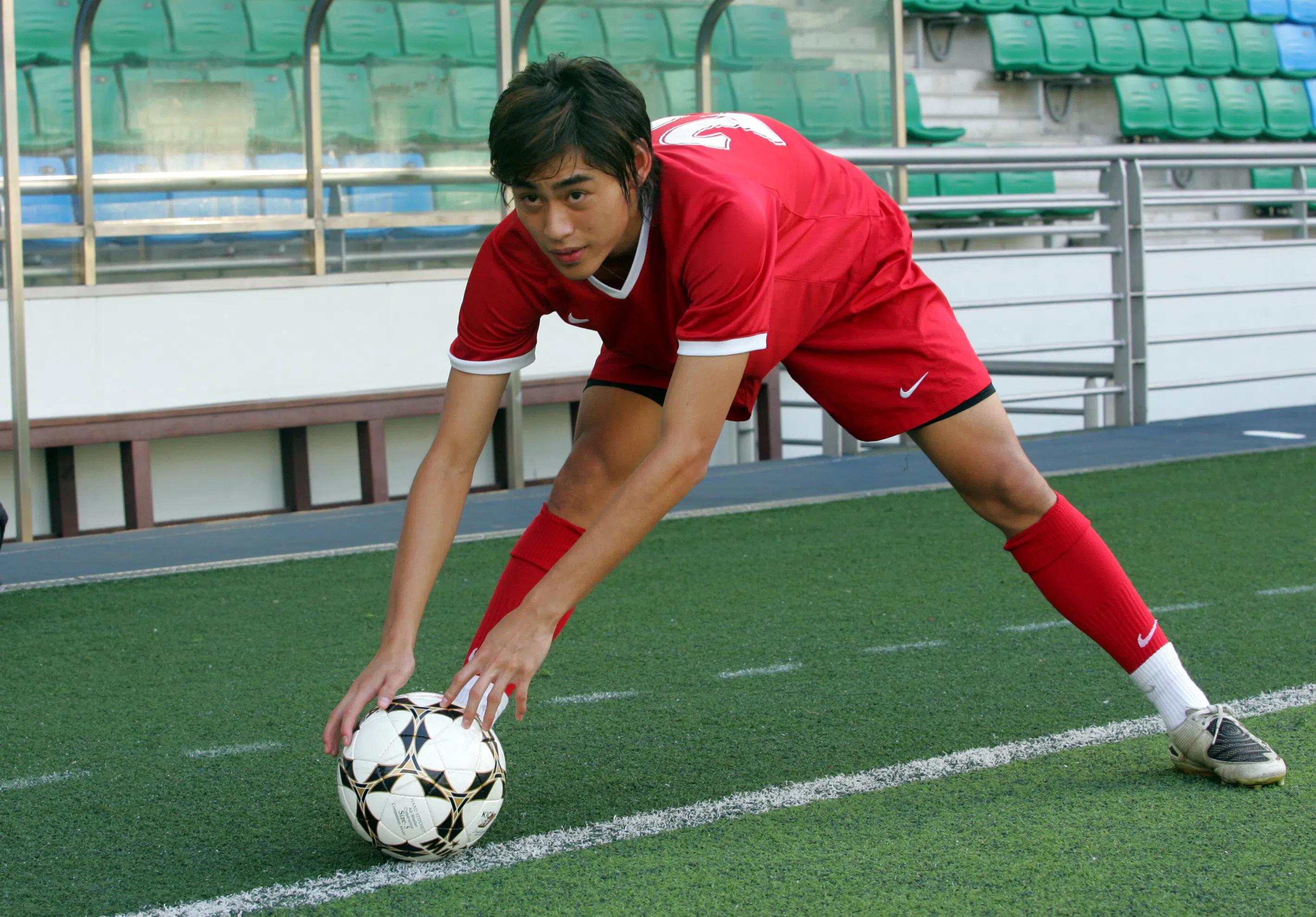 2008年，18岁的郭俊谊第一次代表幼狮队参加新加坡职业足球联赛。他希望至少踢到35岁，圆满完成20年的足球生涯。（档案照）