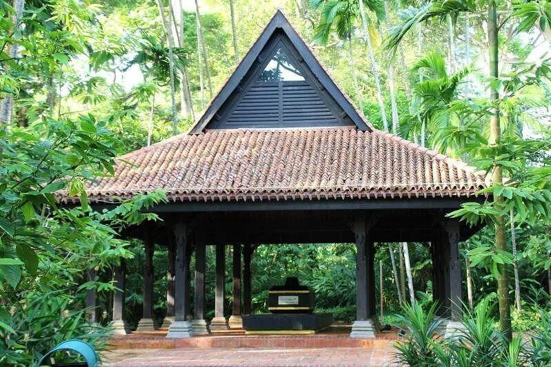 皇家山的伊斯干达沙圣墓。