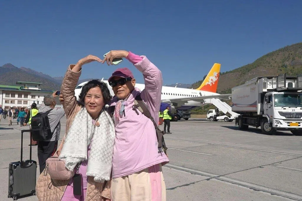 汪明荃时隔17年参与旅游节目 与罗家英真情流露超催泪
