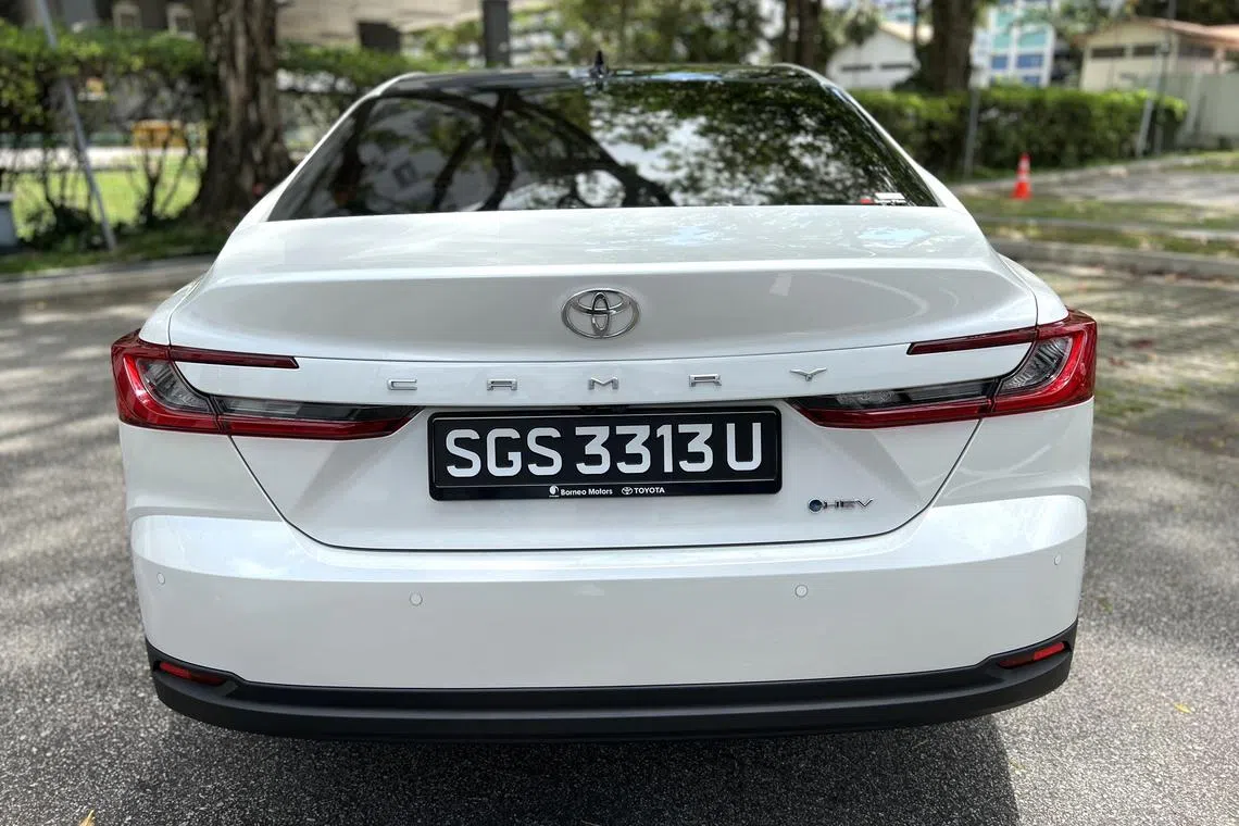 车尾简洁，尾灯造形较上一代更修长，与前大灯呼应。（吴庆康摄）