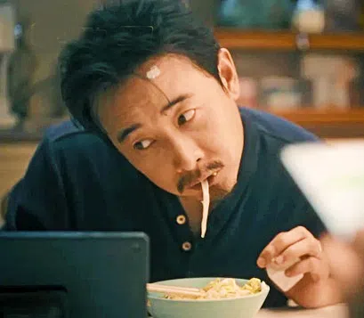 罗晋饰演的付玉东出场时，中年男的沧桑感藏不住，他演来无偶像包袱。（互联网）