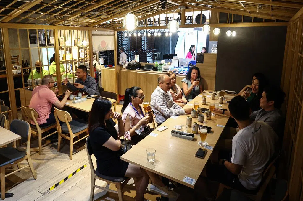 允许10人同桌用餐首日 食肆顾客回流部分业者生意增两三成