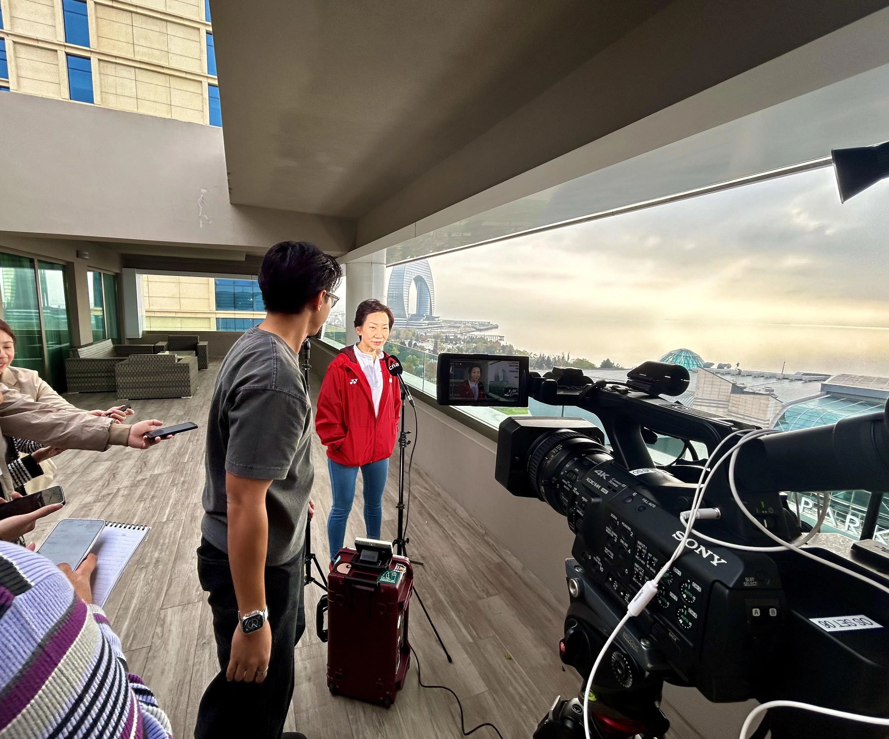 新加坡永续发展与环境部长傅海燕星期六，在阿塞拜疆首都巴库接受媒体访问时说，各国今年要在COP29上达成共识相对困难，最新的草案已尽可能弥合不同立场，但发达国家目前拟带头拨款2500亿美元，这个数额相当低。（永续发展与环境部提供）