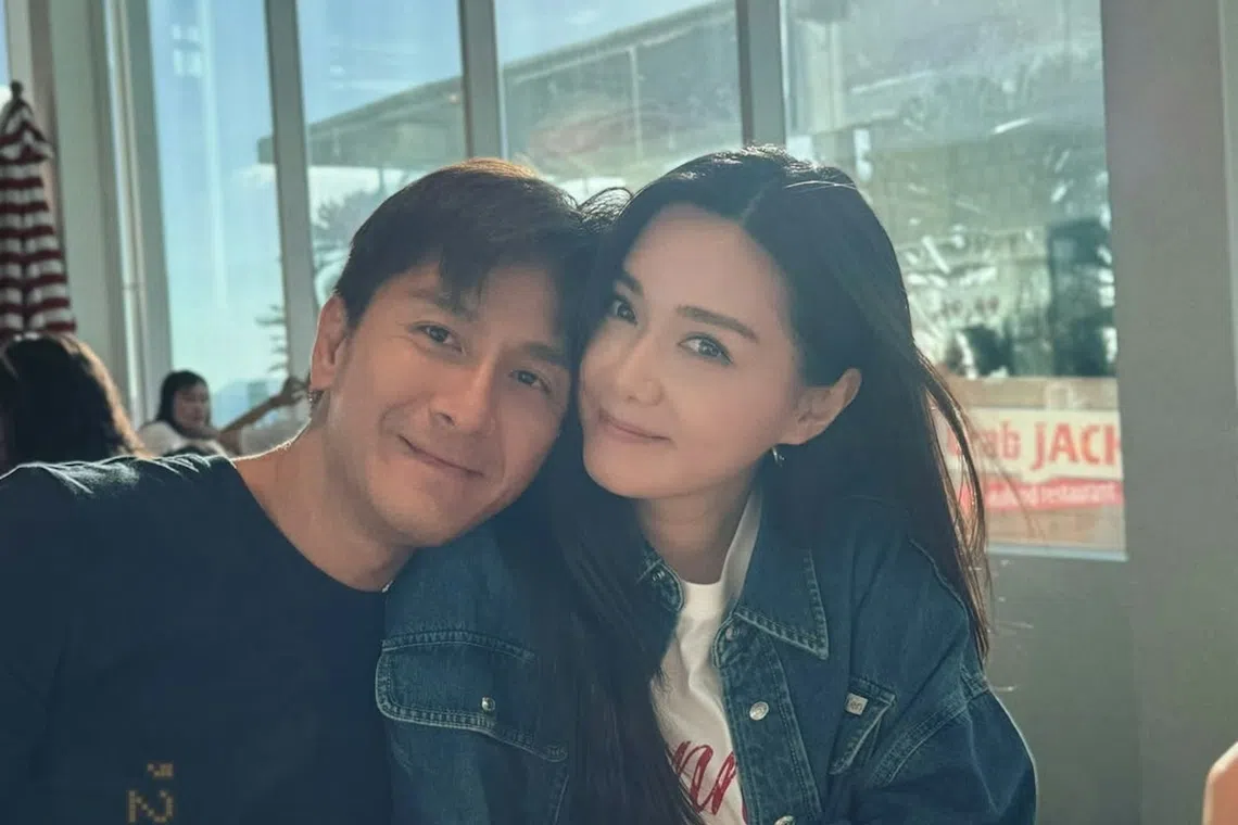 之前报道有指马国明丧父后，太太汤洛雯（右）细心照料家婆。（互联网）