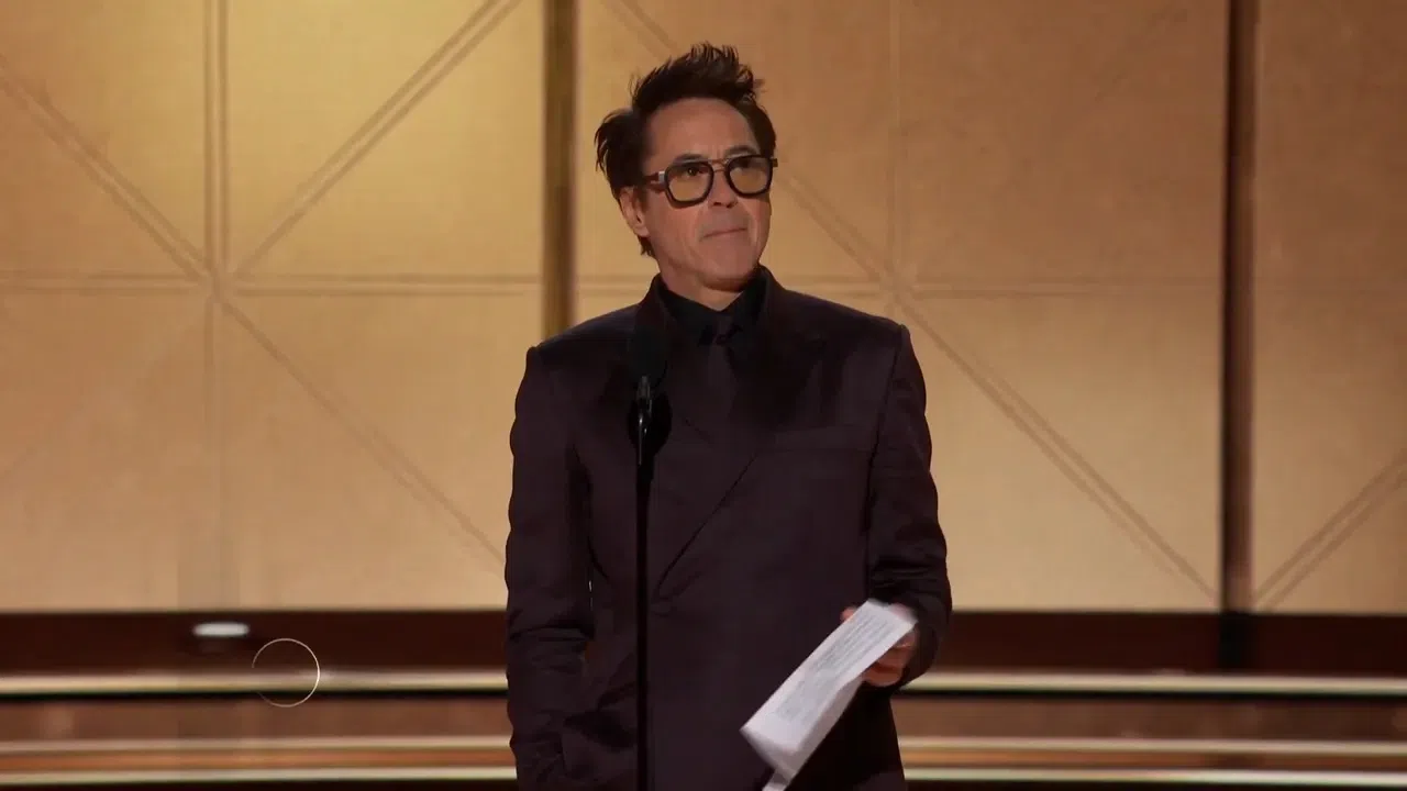 Robert Downey Jr.在台上感谢爱妻。（互联网）