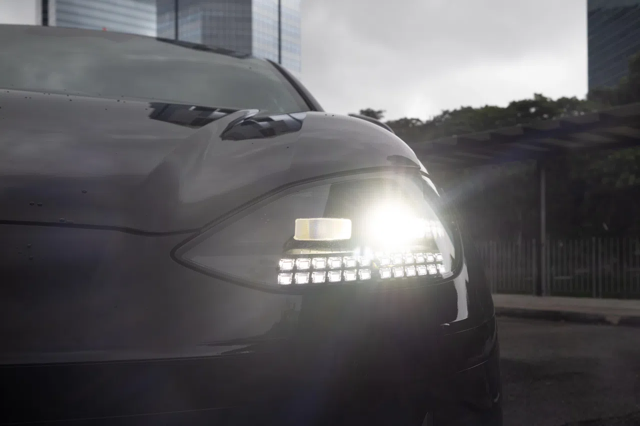 前脸两侧采用矩阵式LED灯组。（特约沈康雄摄）