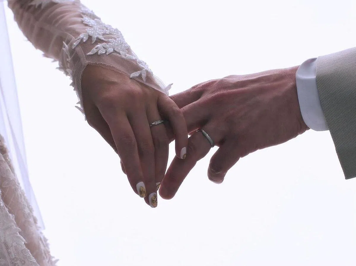 中岛美嘉在IG贴出和老公的戒指照片。（中岛美嘉IG）