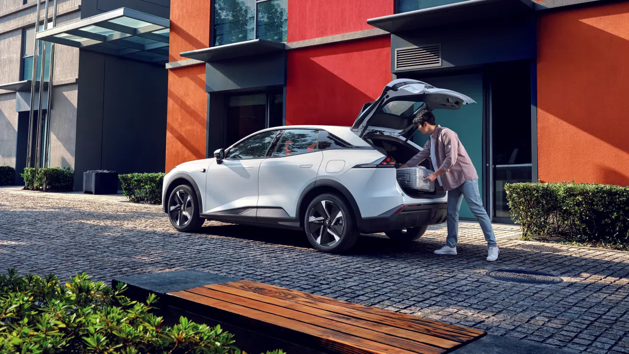 后备厢容量为445公升，若将后排座椅椅背放倒，可增加至1385公升。（车商提供）