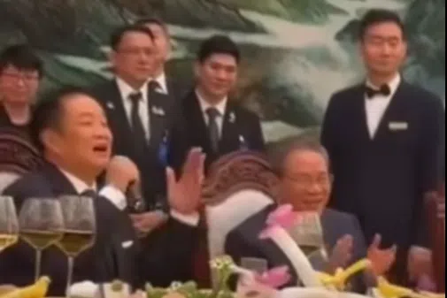 泰国首相阿努廷午宴上献唱《甜蜜蜜》李强鼓掌应和