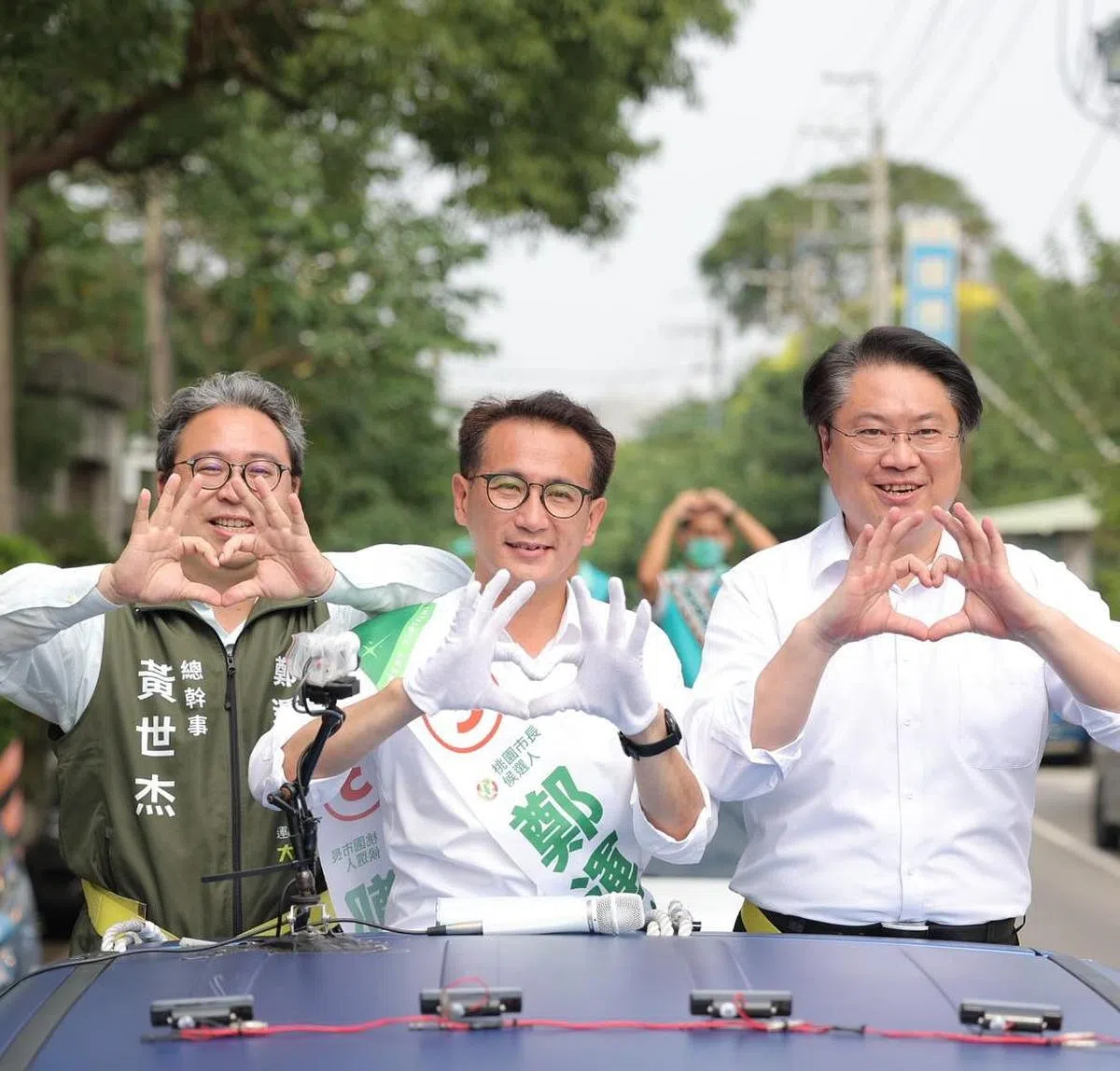 桃园市长民进党籍候选人郑运鹏擅长经营网络，受年轻选民欢迎。（取自郑运鹏脸书）