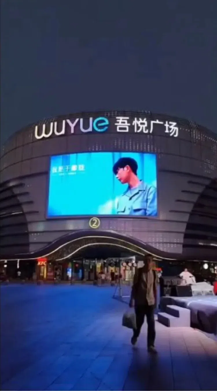 于朦胧的悼念活动引起关注。（X截图）