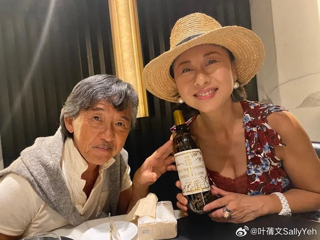 叶蒨文（右）与林子祥的巡回演唱会在2025年10月拉开帷幕。（取自叶蒨文微博）