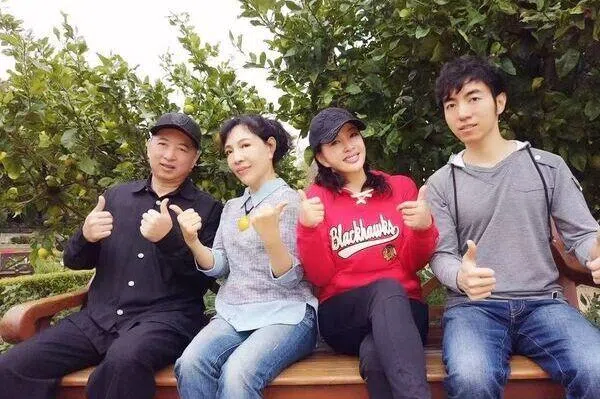 卷“造谣死讯” 刘晓庆妹揭40年家族恩怨：忧姐骨髓被榨干