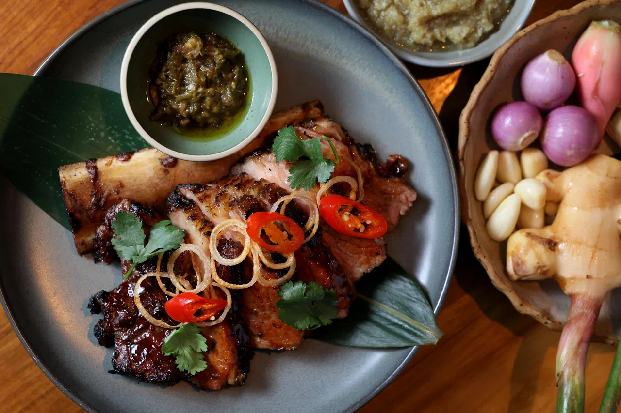 烤牛肋Iga Bakar在保留传统的同时，以现代优质食材与手法重现。（龙国雄摄）