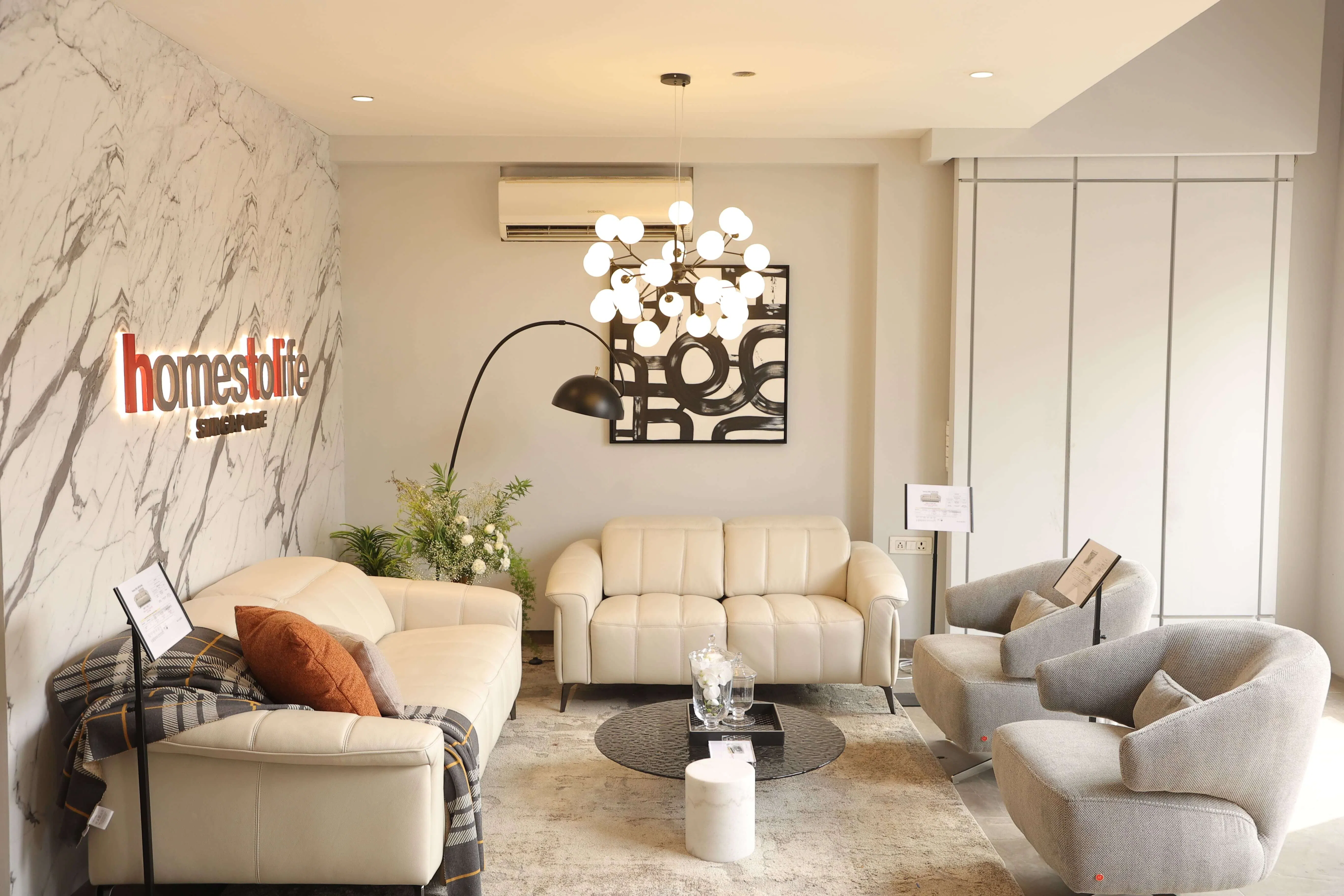 位于印度的HomesToLife零售店展示着许多时尚的优质家具，为向往豪华家居风格的印度消费者提供选择。（图/HomesToLife提供）